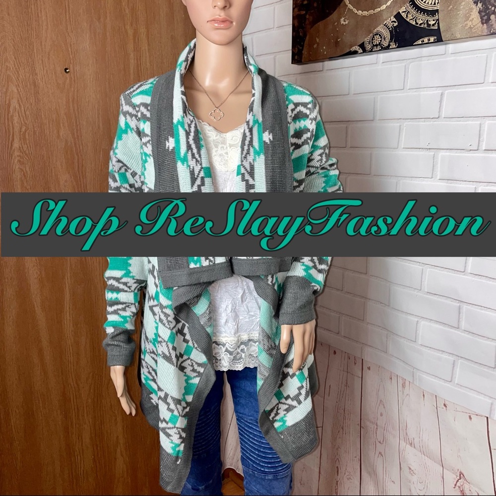 B.Smart Women’s Printed Turquoise and white print long sleeve cardigan.